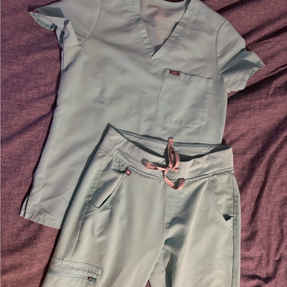 Figs Light Aqua Scrub Set